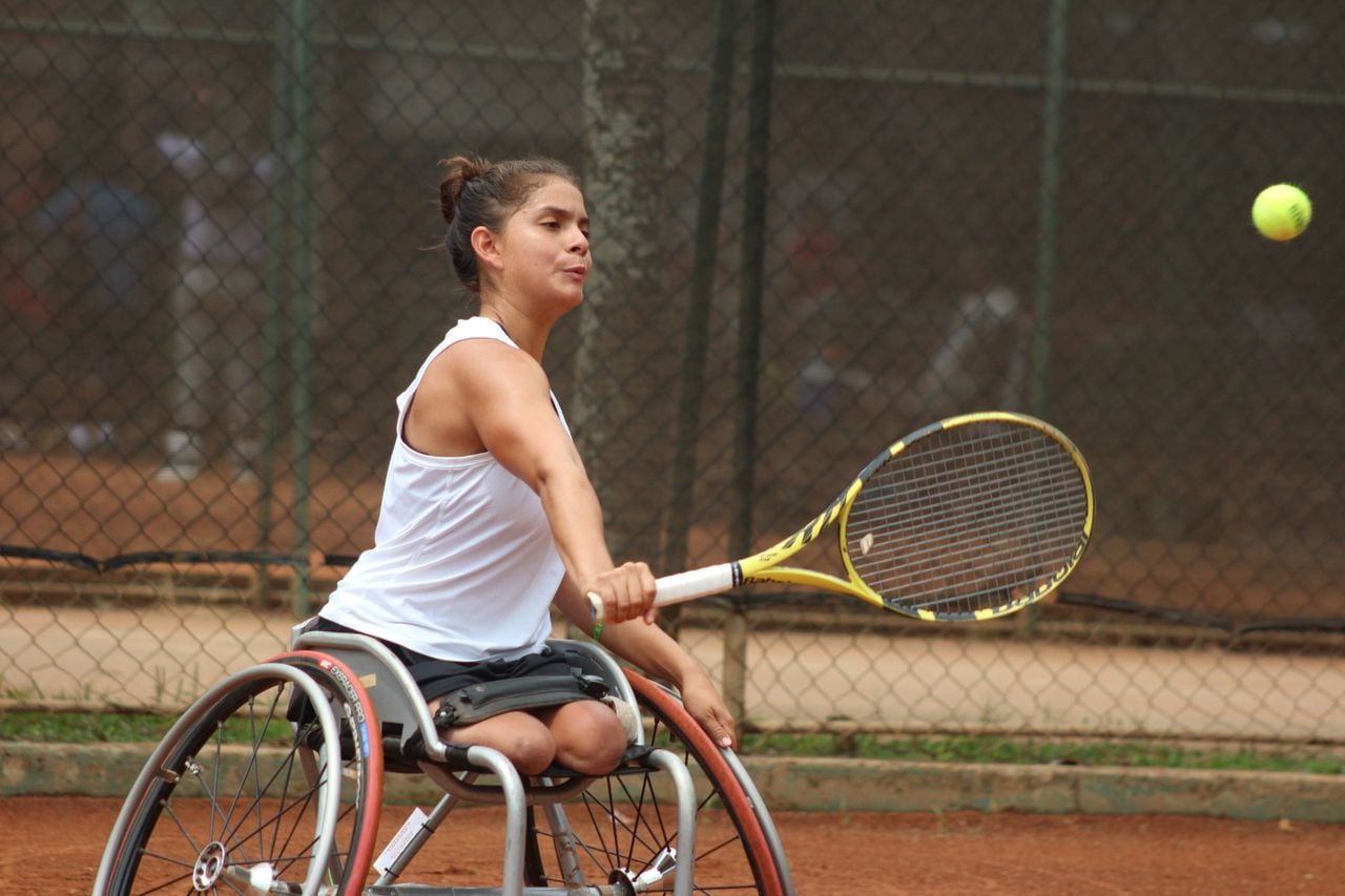 Zuleiny Rodríguez, tenista colombiana en la especialidad de silla de ruedas.
