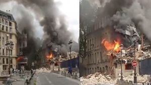 Imágenes difundidas en redes sociales muestran edificios en llamas.