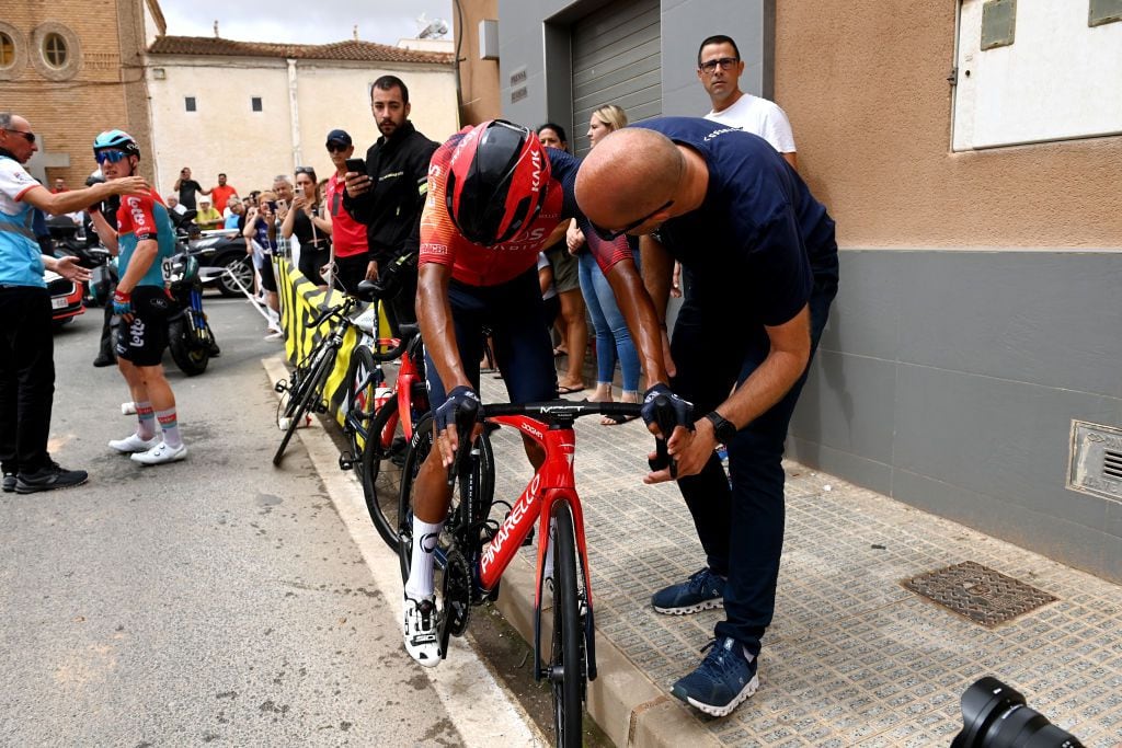 Caída de Egan Bernal en la etapa 9 de Vuelta a España