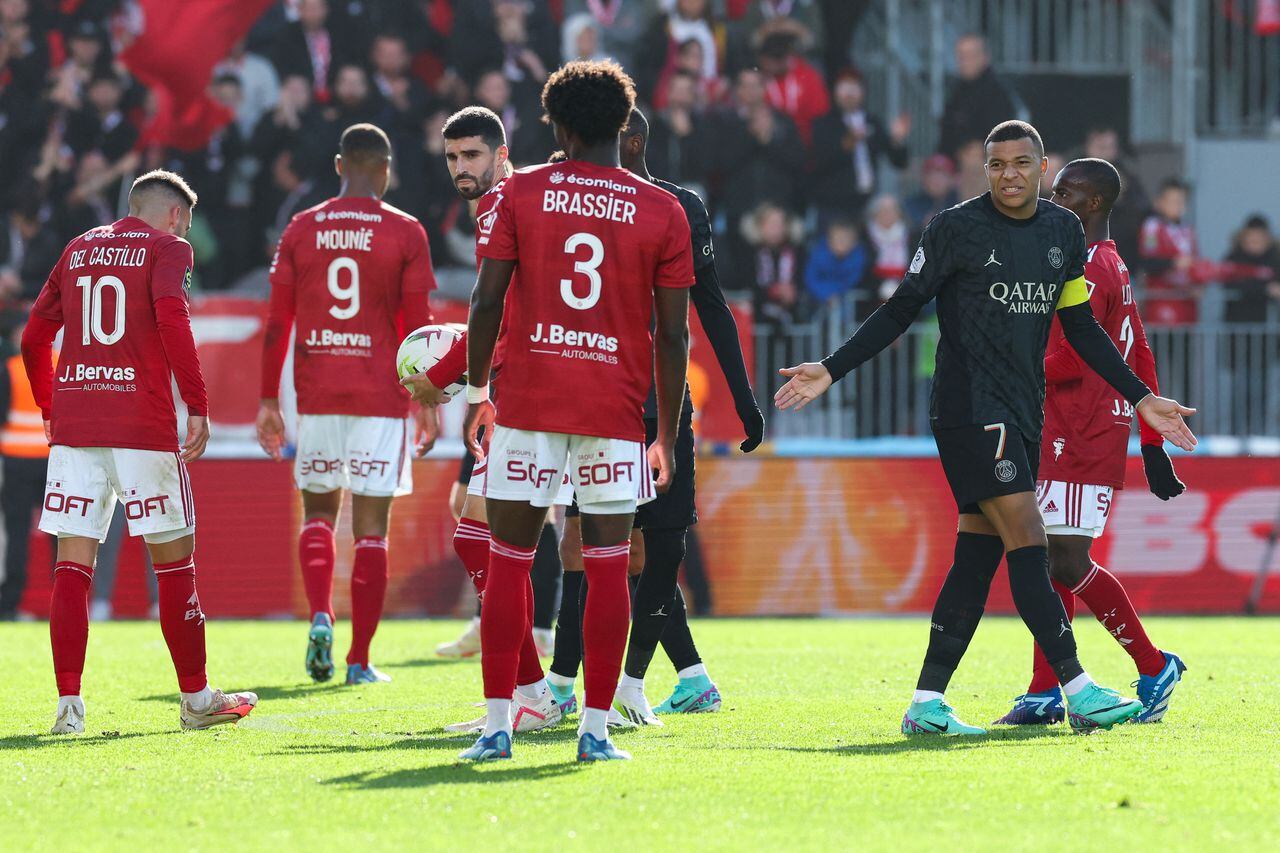 Partido entre el Brest y el PSG en la Ligue 1 de Francia 2023-2024.