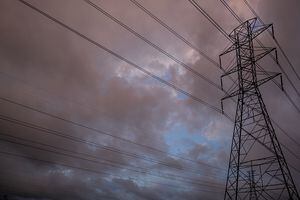 Overbye dijo que cree que los problemas actuales con la red de energía posiblemente resulten en un incremento en la generación eléctrica, particularmente mediante gas natural, y una mayor capacidad de almacenaje.(Photo by Brandon Bell/Getty Images)