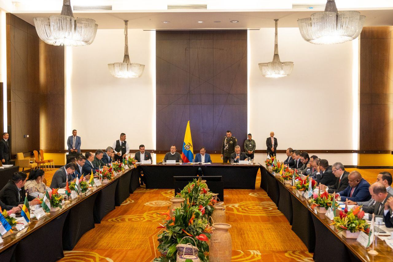 Los gobernadores de la  la Federación Nacional de Departamentos reunidos con el Jefe de Estado.