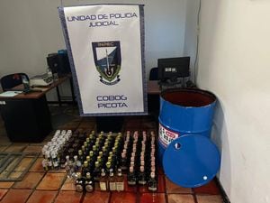 Botellas de licor decomisadas en la cárcel La Picota.