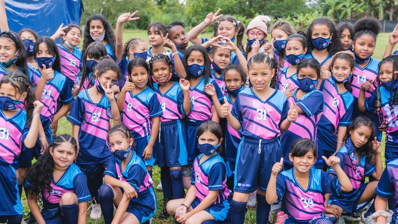 Escuela de formación deportiva de Candelaria, Valle, beneficiada por la campaña de Seguros Bolívar.