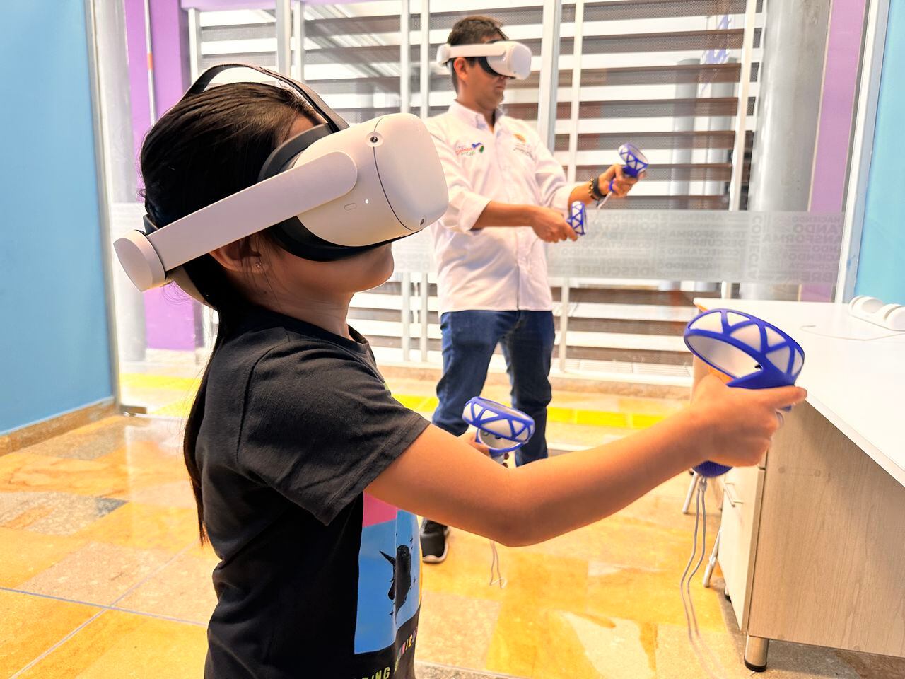 Apropiación digital. En la terminal del MÍO de Paso del Comercio se instaló recientemente el primer laboratorio que incluye metodologías de realidad virtual, Lego, robótica, entre otras herramientas.