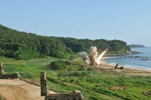 Lanzamiento de un misil, dentro del Mar del Este, durante el ejercicio conjunto de capacidad de lanzamiento de precisión entre Corea del Sur y Estados Unidos.