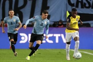 Ecuador enfrentando a Uruguay en las pasadas Eliminatorias.