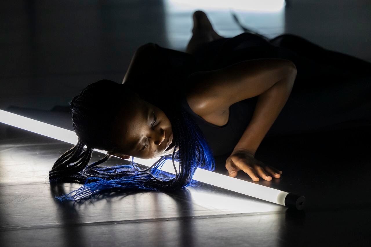 Coreógrafa y bailarina Dorothée Munyaneza de Rwanda-Francia.