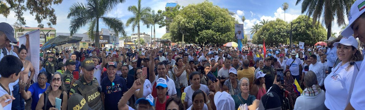La multitud que acudió a ver al expresidente Uribe en su gira por Florencia, Caquetá.