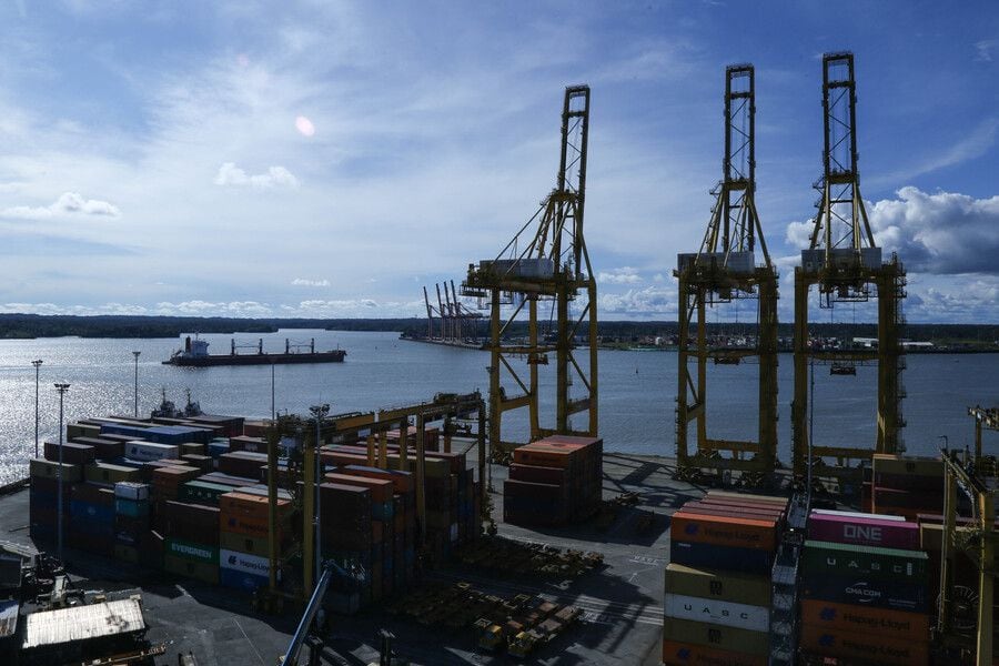 Sitiado por la Inseguridad y los bloqueos, el principal puerto de Colombia sigue sufriendo en materia de desarrollo económico y competitividad. Foto Colprensa