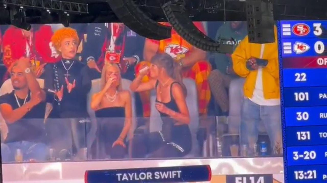 Taylor Swift fue vista bebiendo en el Super Bowl.