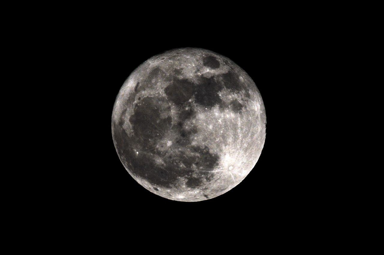 Cali: Súper luna martes 1 de agosto del 2023.foto José L Guzmán