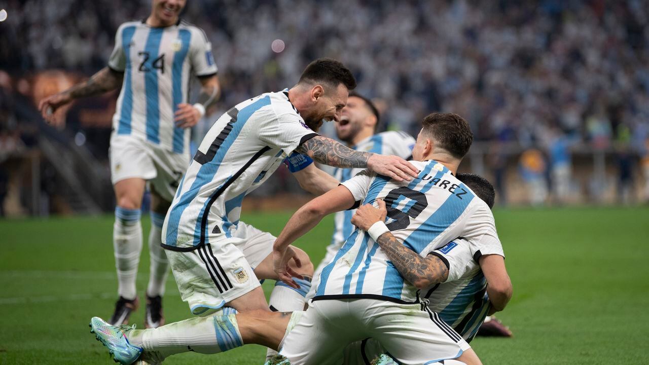 Lionel Messi y Julián Álvarez hacen parte de la lista definitiva entregada por la FIFA
