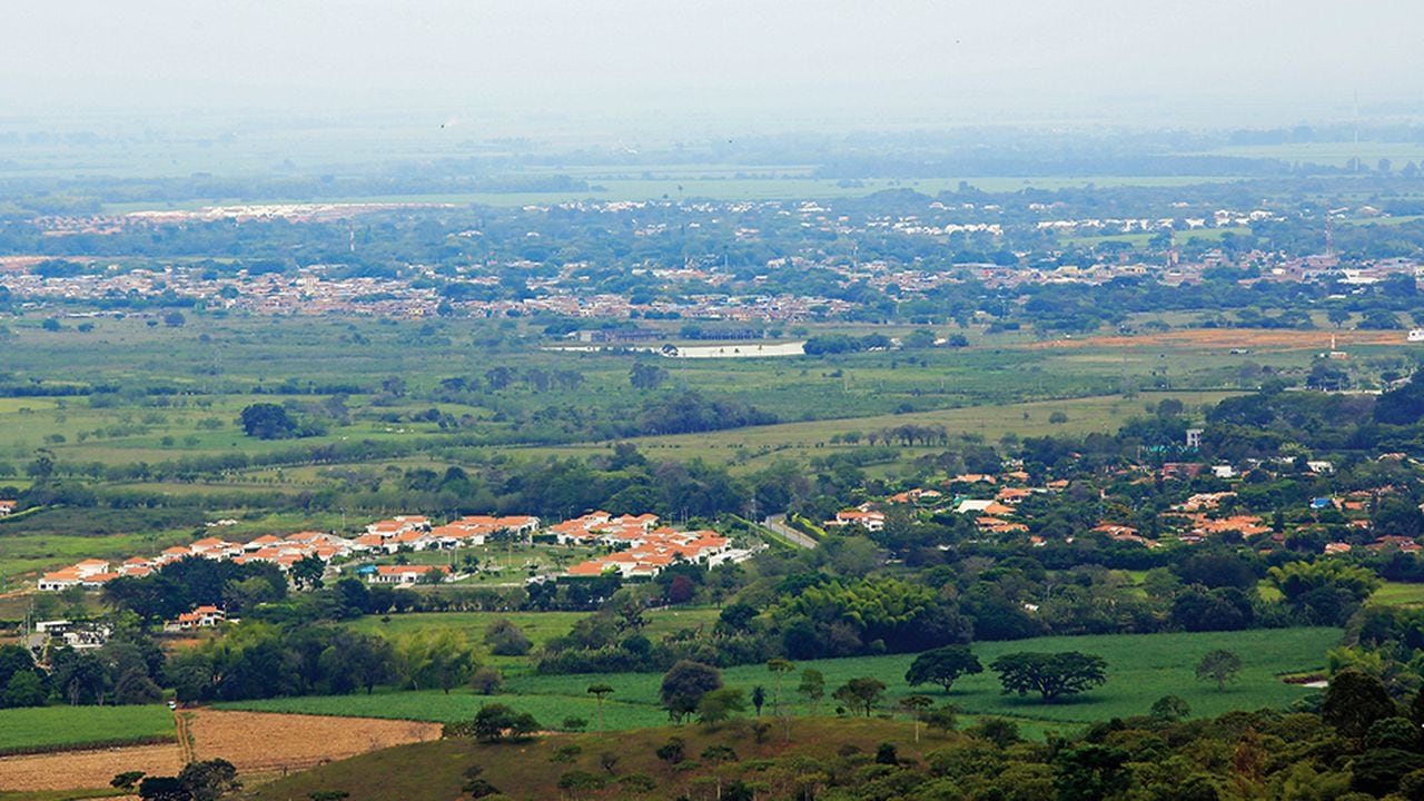   Jamundí está a escasos 20 minutos de Cali. En las faldas de la tercera ciudad más importante de Colombia, se presenta el crecimiento de cultivos más grande del país. 