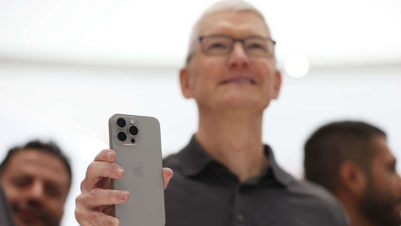 El CEO de Apple, Tim Cook, presentó el nuevo iPhone 15.
