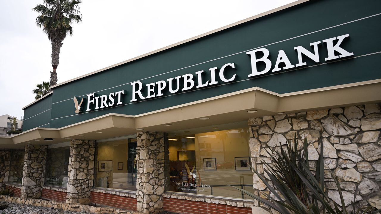 First Republic Bank en Estados Unidos sufrió un gran pérdida este lunes en Wall Street.  Foto: AFP