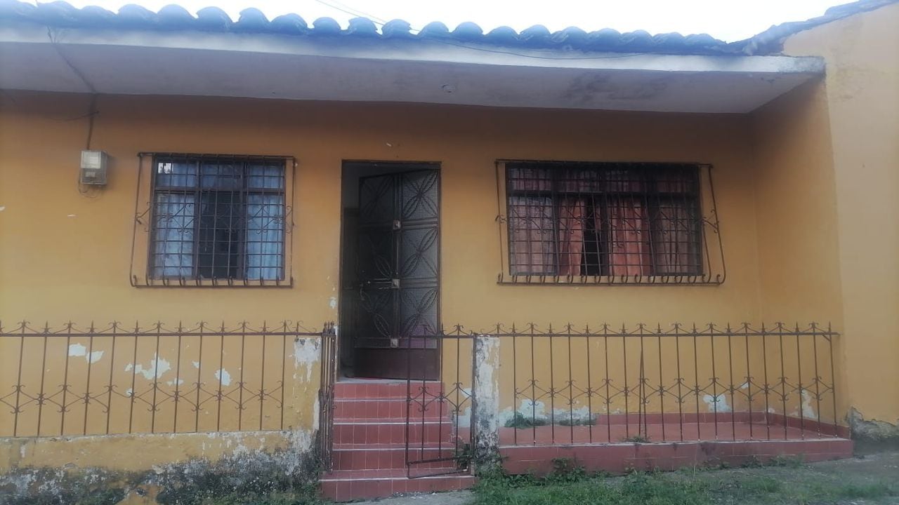 Esta es una de las viviendas de La Sirena sobre las cuales se quejó la comunidad, pues pasó de ser estrato 1 a estrato 4. | Foto: suministrada por Leidy Ramírez.