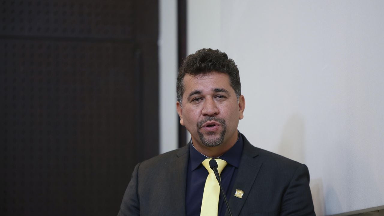 León Fredy Muñoz Lopera es un político y licenciado en educación colombiano. Se desempeña como embajador de Colombia en Nicaragua.