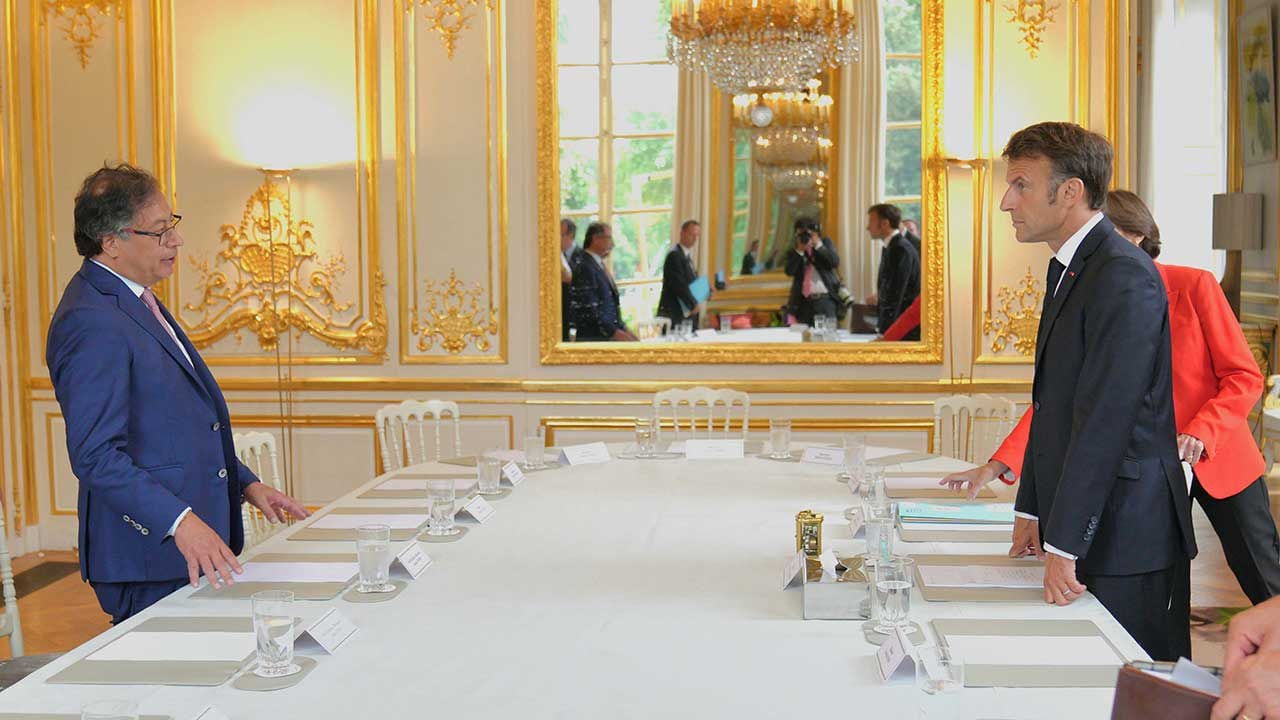 Diálogo de los Presidentes de Colombia y Francia, Gustavo Petro y Emmanuel Macron en el Palacio del Elíseo en París.