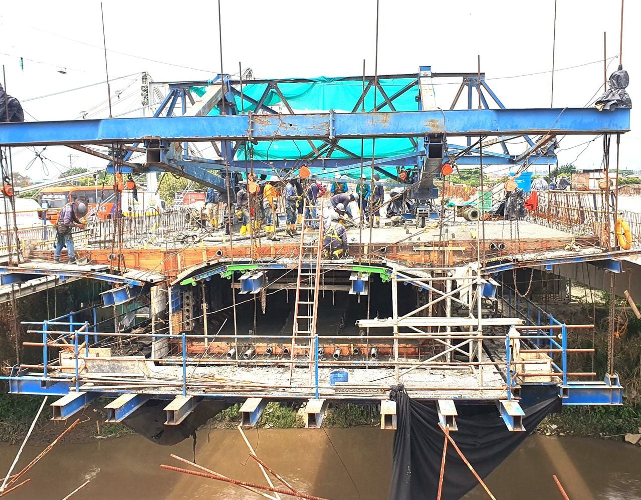 Construcción Puente de Juanchito
