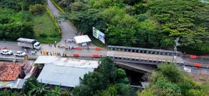 El cierre obedece al traslado del puente metálico provisional instalado entre los municipios de la Unión y Roldanillo.