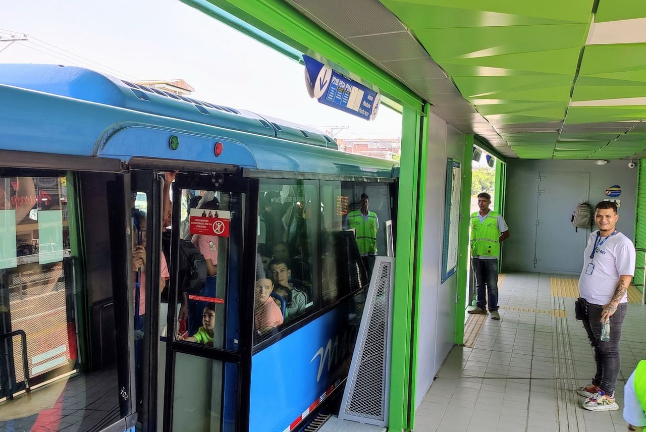 Cali; 22 vagones entran en funcionamiento en 7 nuevas estaciones del Mio sobre tramo II de la troncal del Oriente.  foto José L Guzmán. El País, sept 30-23