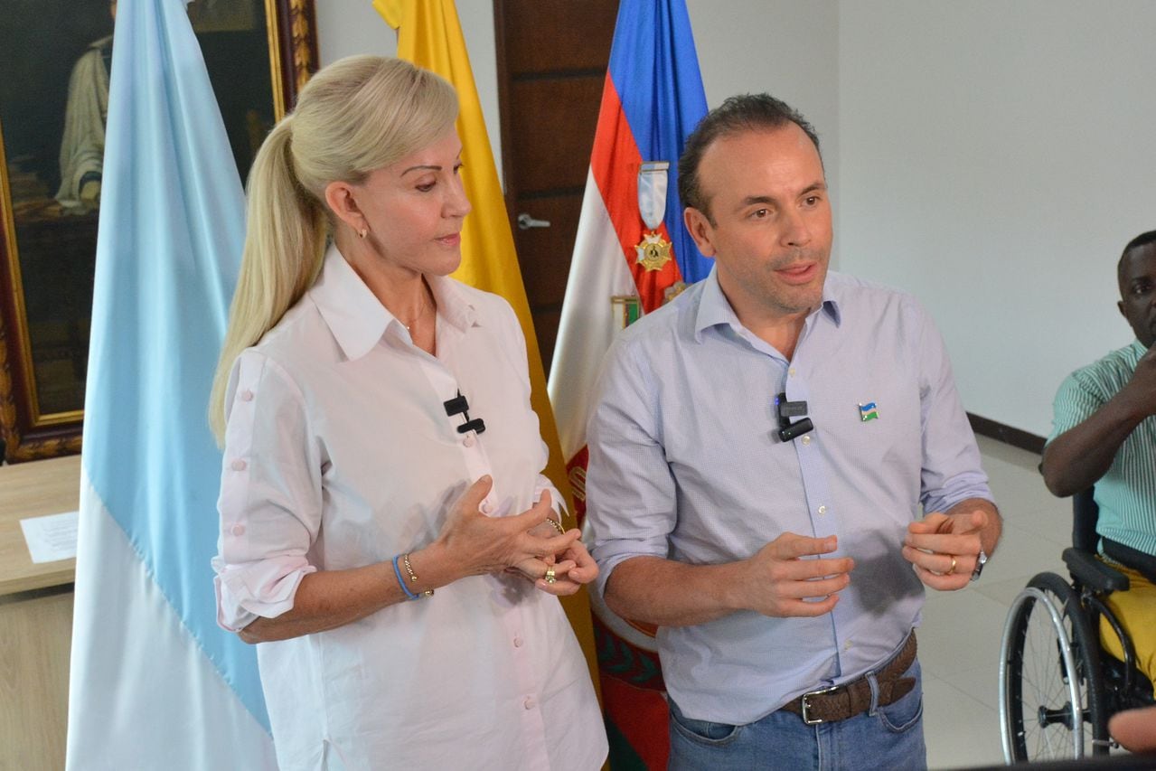 Alcalde de Cali Alejandro Eder y Gobernadora del Valle, Dilian Francisca Toro, celebran que Cali fue elegida para ser la sede de la COP 16 de Biodiversidad, evento que tendrá lugar en la ciudad entre el lunes 21 de octubre y el viernes 1 de noviembre de 2024