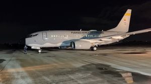 La aeronave FAC-1219 de la Fuerza Aeroespacial Colombiana llegó a Colombia a la media noche de este viernes, 13 de octubre.
