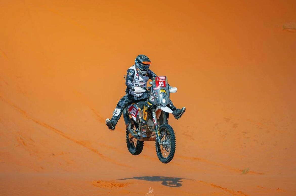 El sueño del piloto de motos colombiano Giordano Pacheco, nacido en Bucaramanga, era correr el rally Dakar. Lo hizo en tres ocasiones. Durante su carrera sufrió varias fracturas.