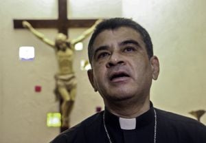 Monseñor Rolando Álvarez estaba retenido en la curia junto a una decena de personas desde el pasado 4 de agosto.