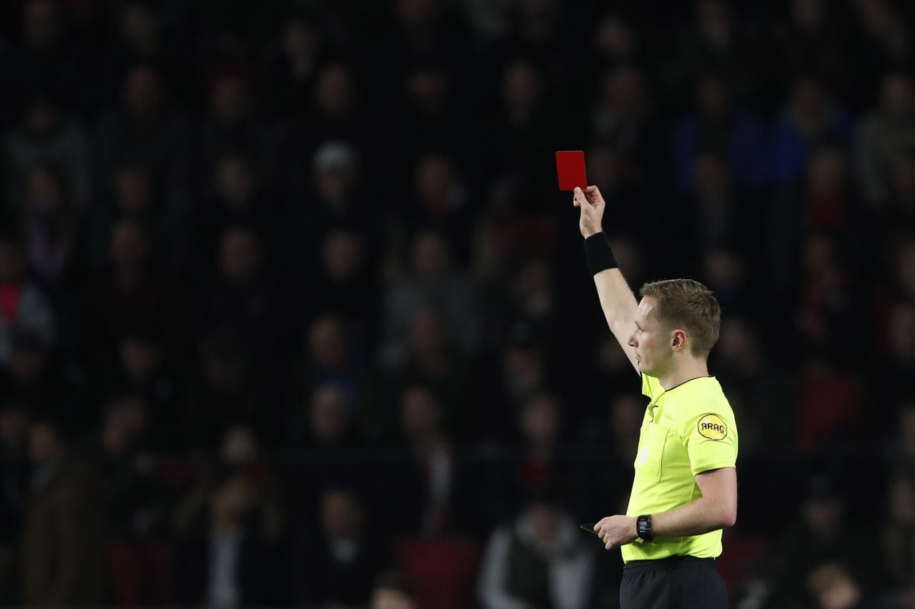 Tarjeta roja a la tarjeta azul en el fútbol, señala Infantino.