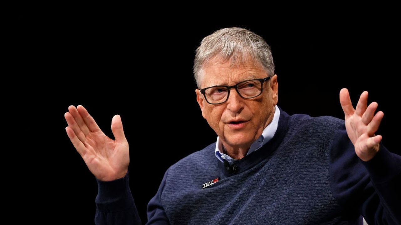 Bill Gates expresa su genuina preocupación por los efectos de la inteligencia artificial, subrayando la existencia de riesgos reales.