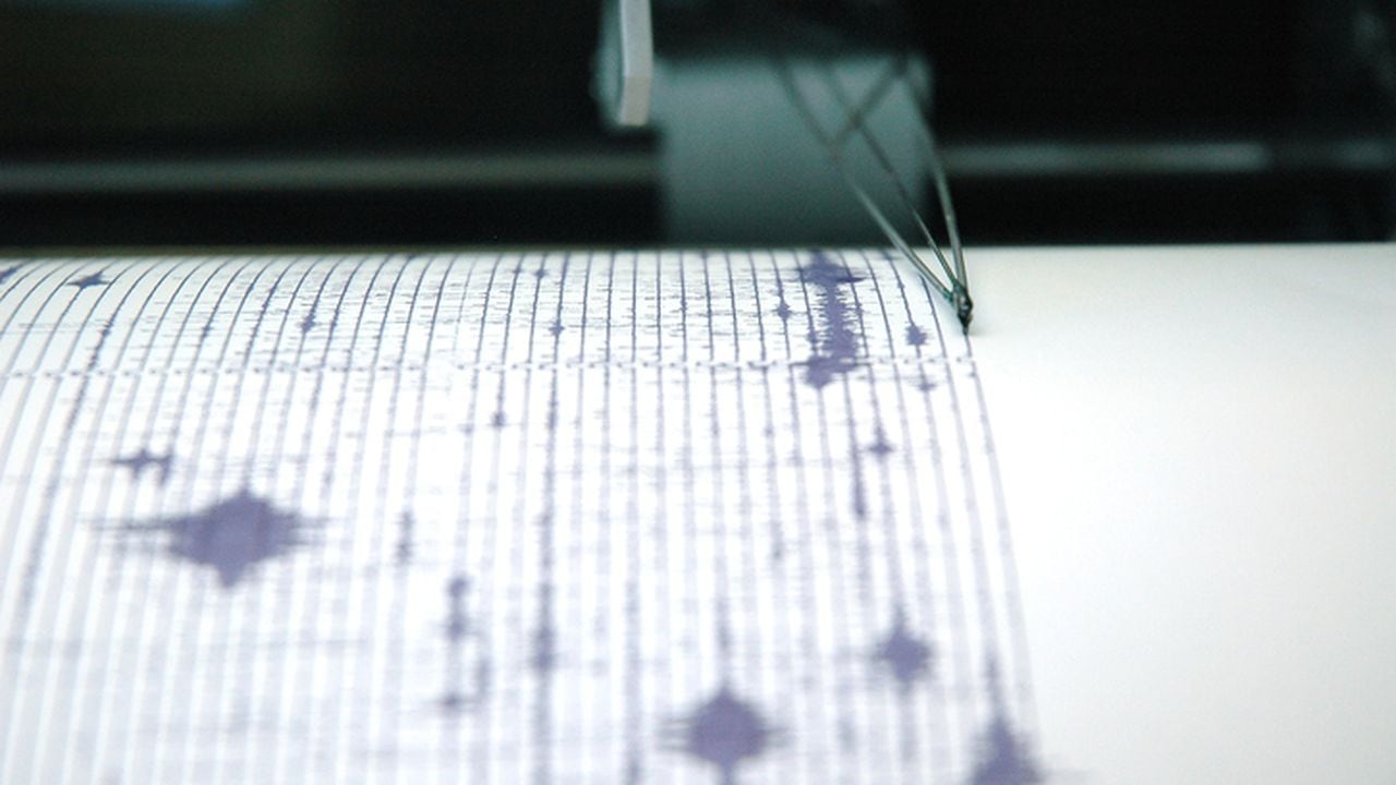 A seismograph records earthquake data on Mt. St. Helens in Washington State.