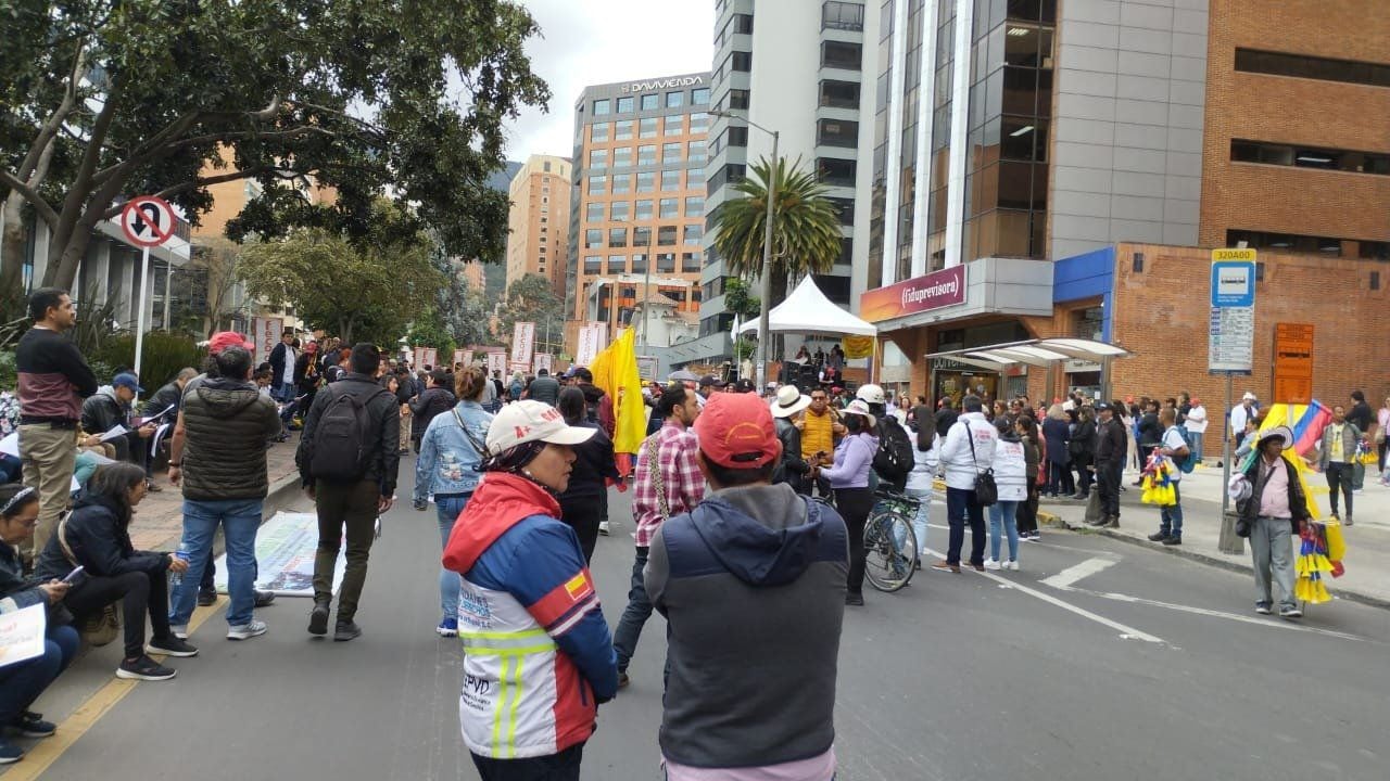 La movilidad en Bogotá se ve afectada por las movilizaciones de los docentes.