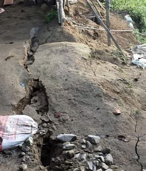 Fueron grandes las grietas que causó en la tierra el terremoto de 6.0 en Filipinas