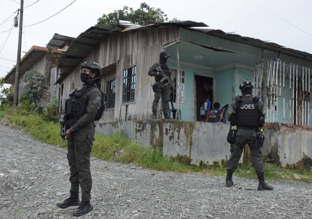 El Grupo de Operaciones Especiales de la Policía Valle, Goes, hace presencia permanente en los barrios del distrito de Buenaventura que están bajo amenaza de la delincuencia.