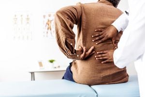 Evitar la dolencia en la espalda puede contribuir a la salud de la columna vertebral. Foto: Getty Images.