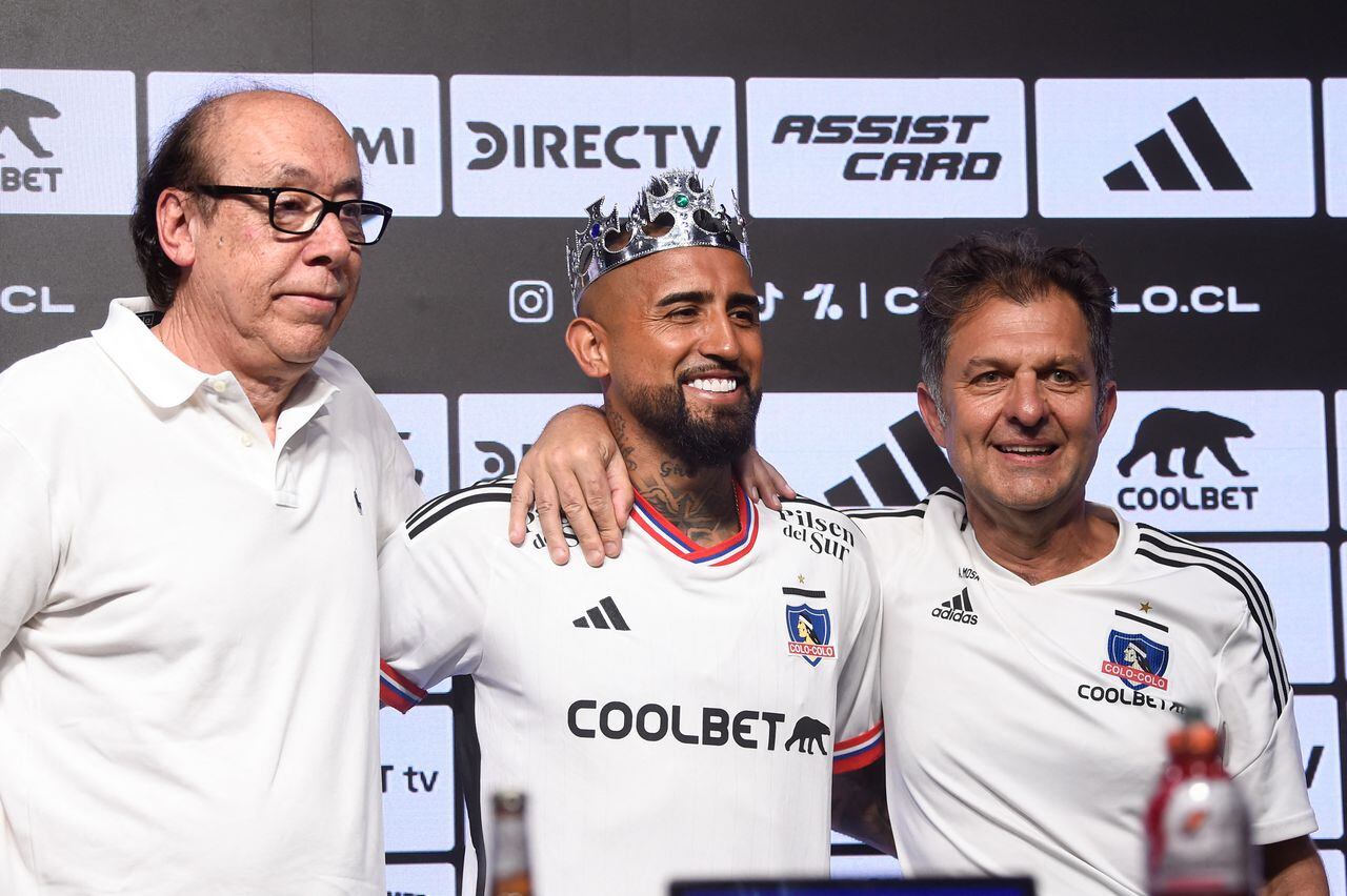 El futbolista chileno, Arturo Vidal, fue presentado ante la prensa como nuevo jugador de Colo Colo.