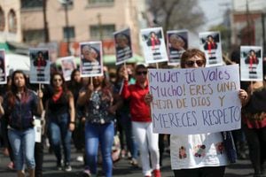Mujeres y familiares de Ingrid Escamilla protestaron para pedir justicia por su feminicidio.