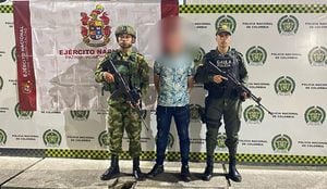 Alias Camilo Cagado fue capturado en un operativo conjunto entre la Policía, Ejército, Gaula y la Fiscalía, en el municipio de Tuluá. Foto Policía Valle