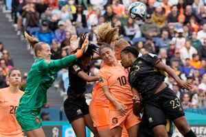 Las neerlandesas vencieron con un contundente 2 - 0  a Sudáfrica.