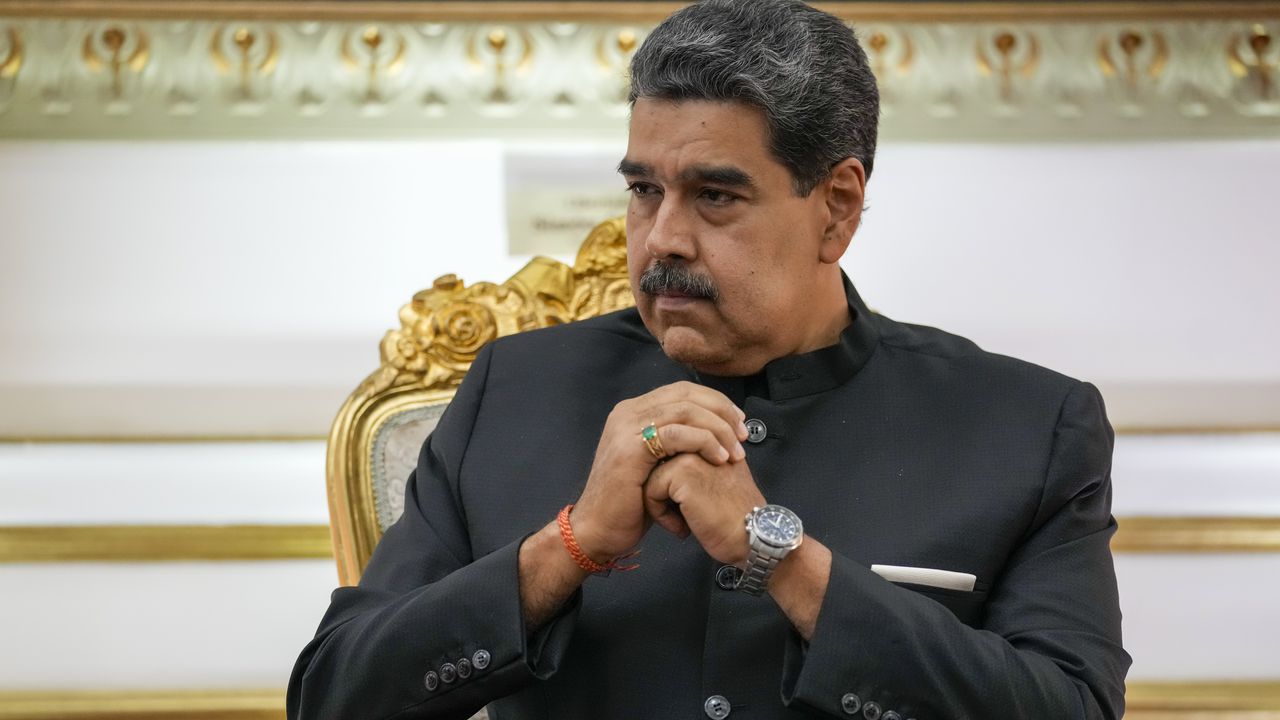 Maduro ordenó el 16 de abril de 2024 el cierre de la embajada y los consulados de su país en Ecuador en solidaridad con México en su protesta por un allanamiento de las autoridades ecuatorianas a la embajada de México en Quito.
