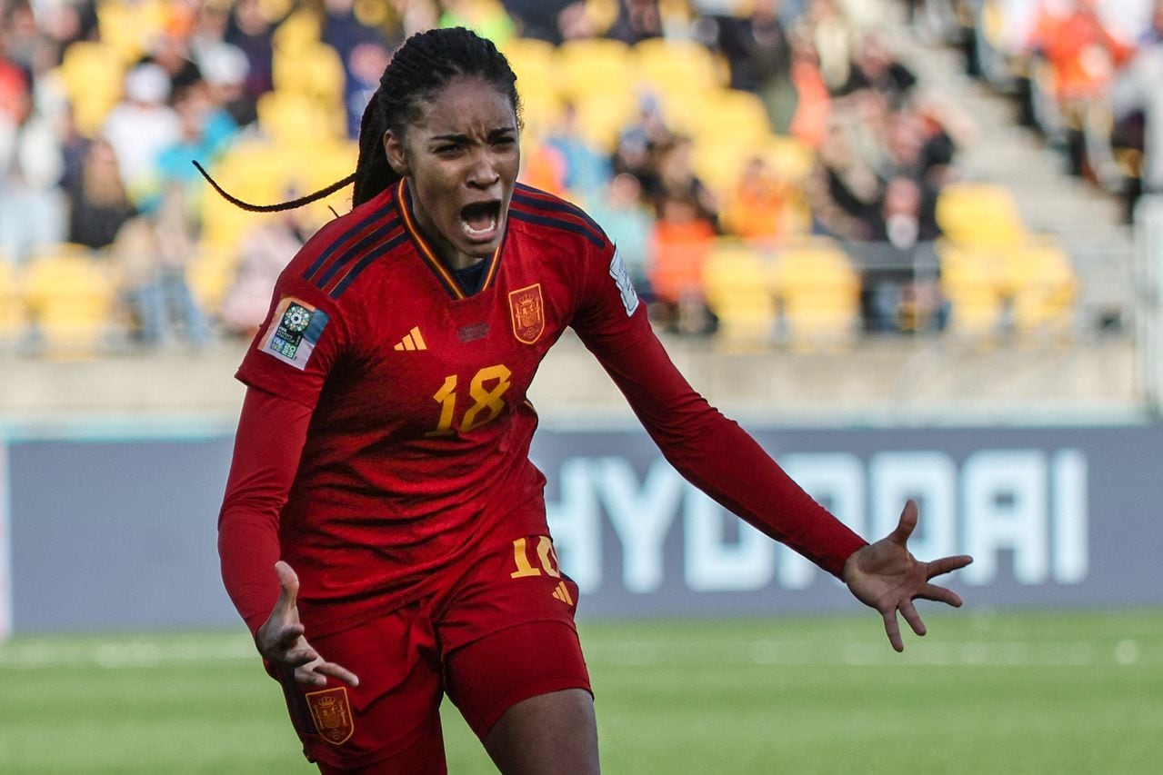 Salma Paralluelo celebra tras marcar el gol del triunfo de España ante Países Bajos en el Mundial Femenino