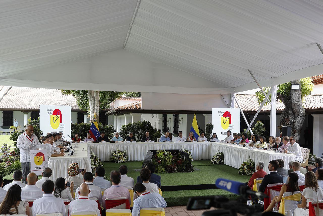 Diálogos de paz entre Gobierno de Colombia y Ejército de Liberación Nacional en Venezuela