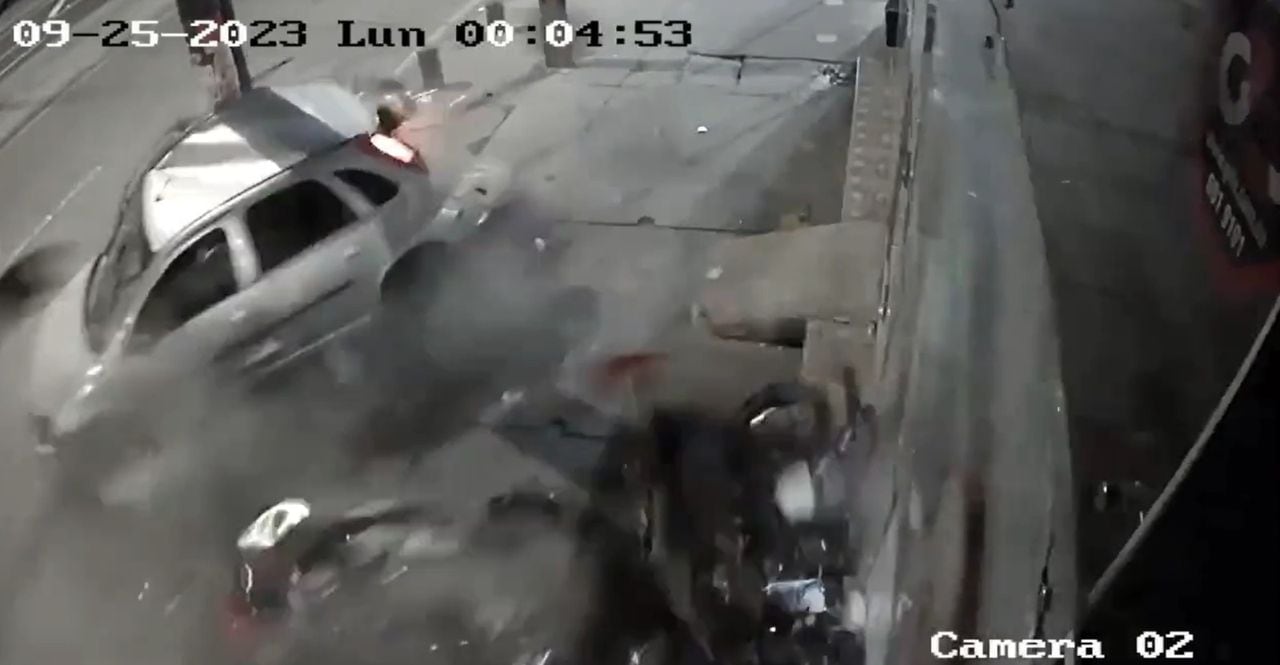 Un conductor arrolló a ocho motocicletas en Bogotá.