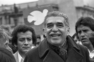 Gabriel García Márquez está relacionado de manera inherente con el realismo mágico y su obra más conocida, la novela ‘Cien años de soledad’, es considerada una de las más representativas de este movimiento literario.