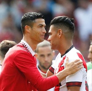 Falcao junto a Cristiano Ronaldo en un partido de pretemporada entre Rayo Vallecano y Manchester United