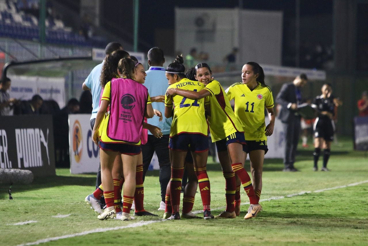 Colombia celebra el triunfo contra Perú en el Sudamericano Femenino Sub-17 del 2024.