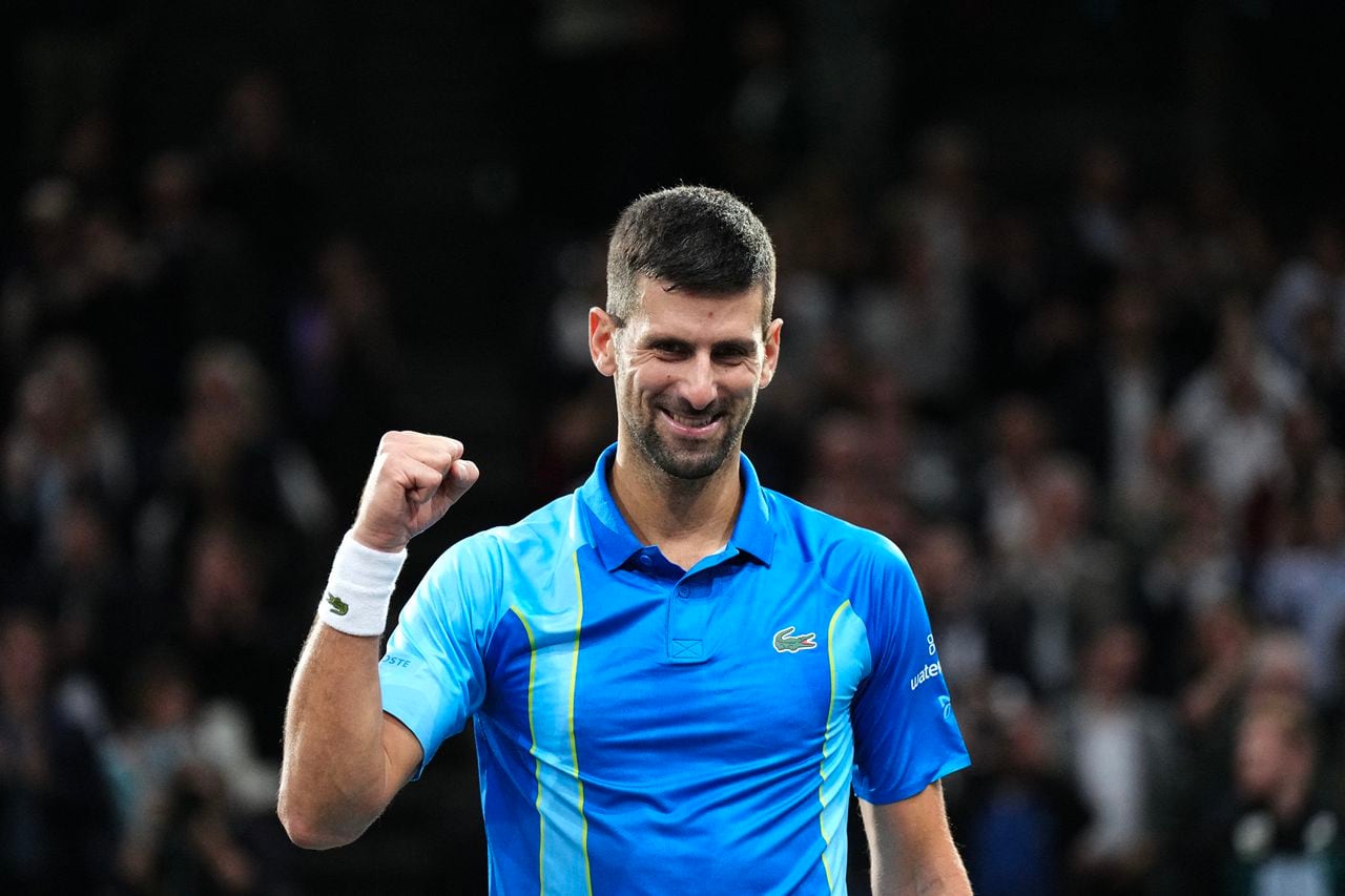 Djokovic se toma vibrante revancha ante Rune y avanza a 'semis' en París