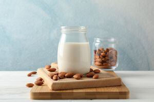 Expertos advierten sobre posibles contraindicaciones de la leche de almendras, destacando aspectos nutricionales y de salud.